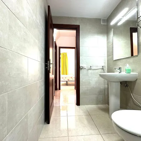 Guinea Apartment *